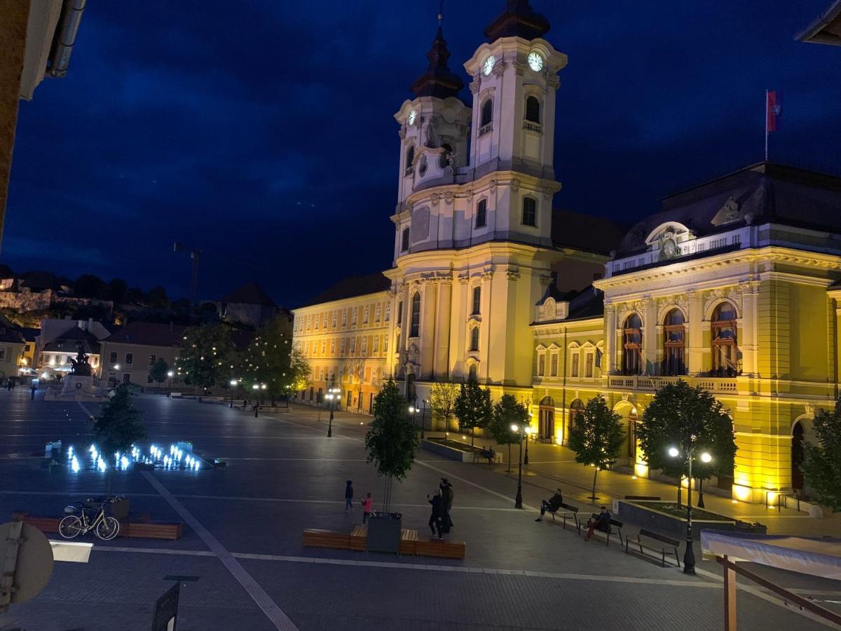Forst-Haz Apartman Eger Luaran gambar